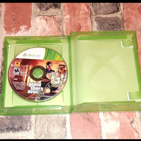 Grand Theft Auto V for Xbox - Picture 2 of 2